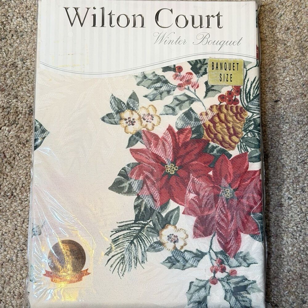 Vintage Wilton Court Winter Bouquet Scarlet Christmas Tablecloth 60x104 NIP